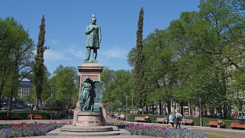 Kuvituskuva tapahtumapaikan lähistöllä sijaitsevasta Esplanadin puistosta.