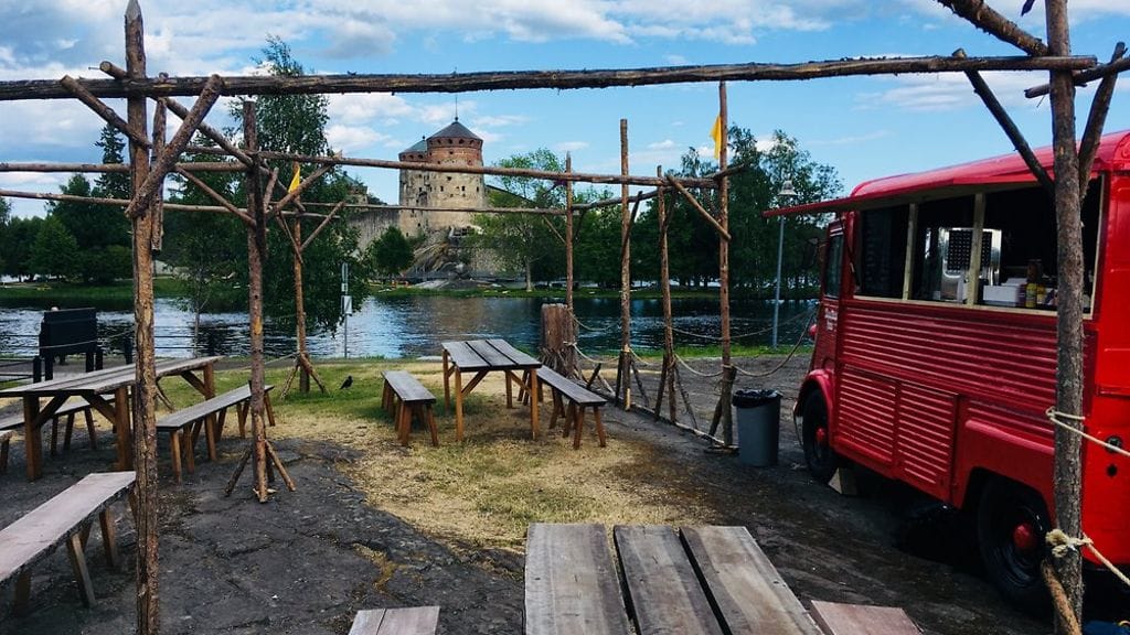 Savonlinnassa panimotuotteita voi nauttia kauniissa maisemissa.