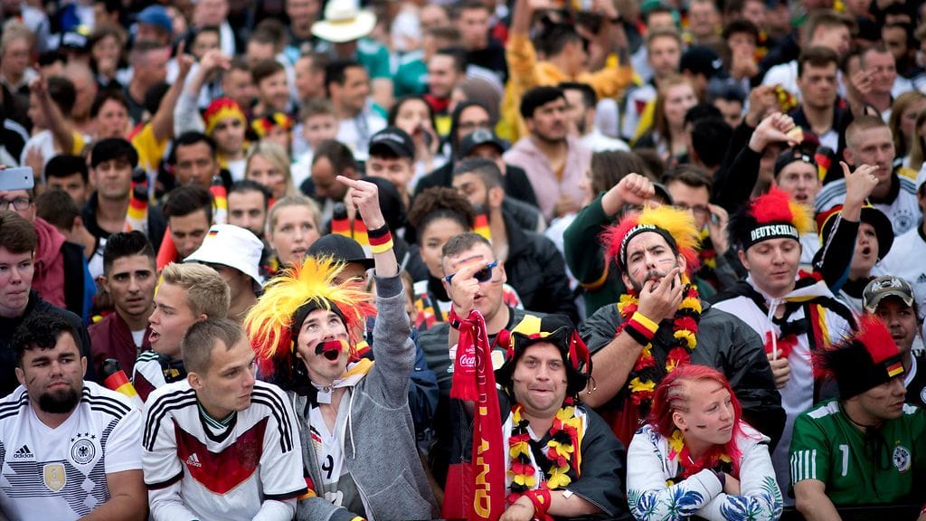 Saksalaisfaneilla riittää jännitettävää alkulohkon päätöskierroksella jalkapallon MM-kisoissa.