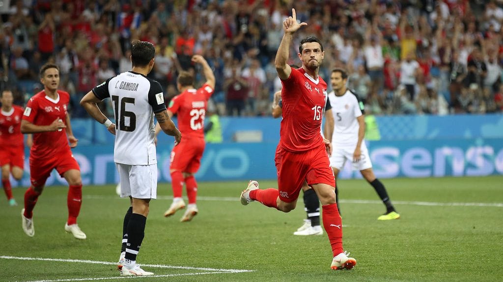 Sveitsin Blerim Dzemaili iski ottelun avausmaalin.