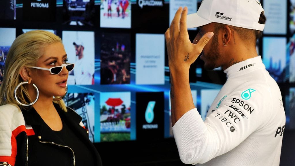 Christina Aguilera ja Lewis Hamilton yhdessä Bakun F1-varikolla huhtikuussa.