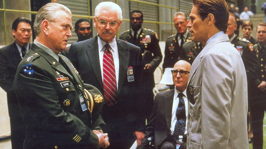 Stanley Anderson (vasemmalla) näytteli Spider-Man-elokuvassa kenraali Slocumia.