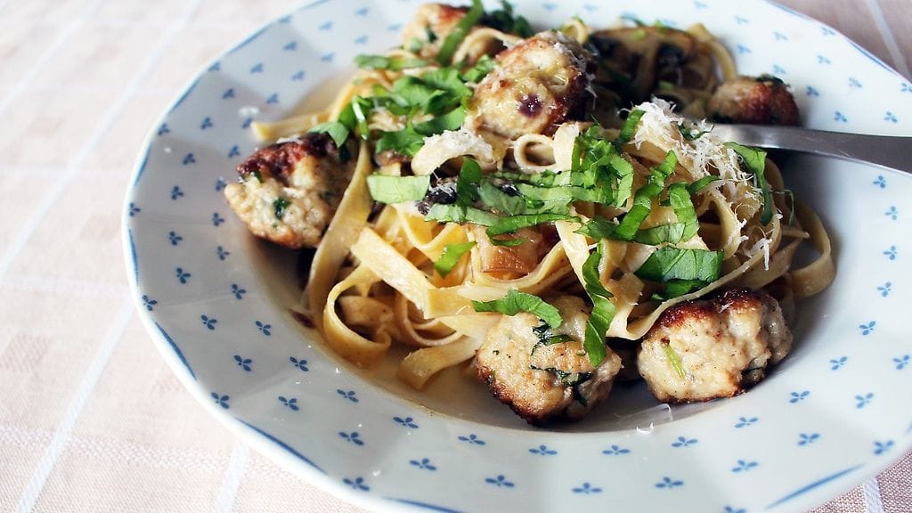 Lihapullat sopivat nautittaviksi vaikka pastan kanssa.