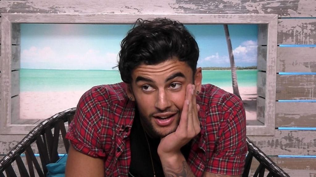 Niall Aslam jätti Love Island -kilpailun sairautensa vuoksi.