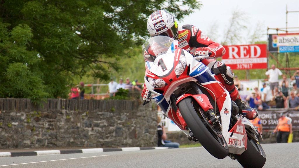 Arkistokuva Mansaarten ajoista. Vauhdissa John McGuinness.