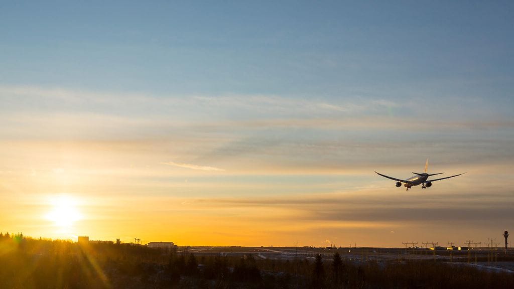 Kanadassa 18 ihmistä on saanut osansa taivaalta tippuneista ulostekasoista. Syyksi on epäilty lentokoneiden jätesäiliöitä.