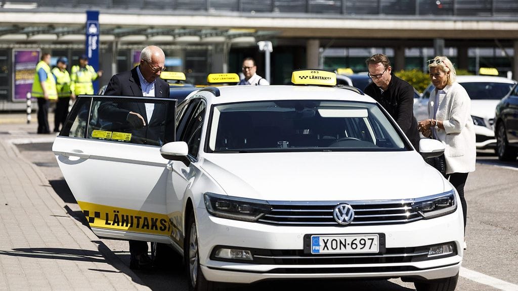 Kuvituskuvaa taksista.