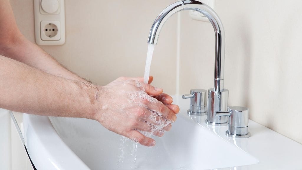 Testihenkilöistä lähes yksikään ei osannut pestä käsiään oikealla tavalla.  Kuvituskuva.