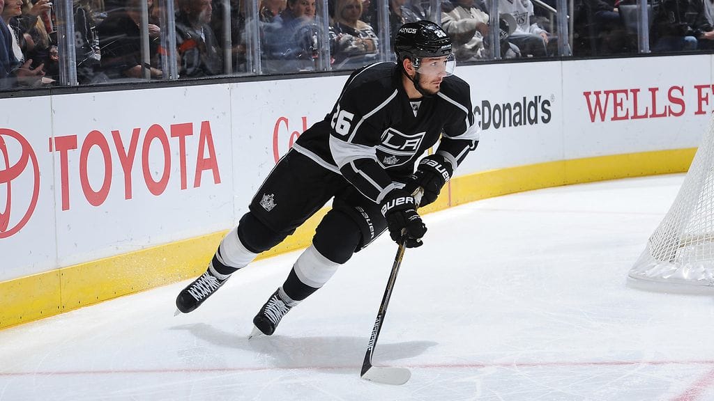 Slava Voinov edusti syksyllä 2014 Los Angeles Kingsiä, kun hänet pidätettiin pahoinpitelytapauksen takia.