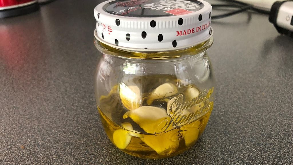 valkosipuli öljy purkki