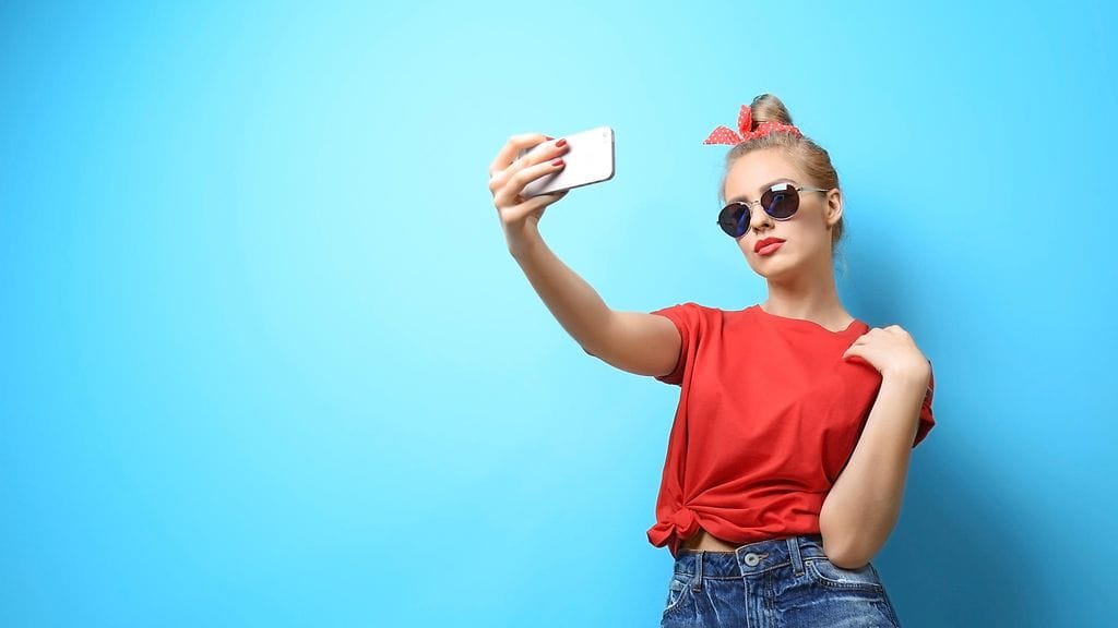 Runsas selfieiden ottaminen on yhteydessä kielteiseen kehonkuvaan. Kuvituskuva.