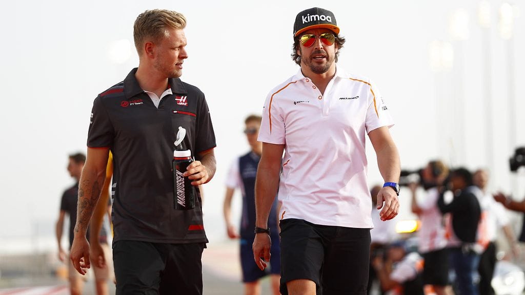 Kevin Magnussen ja Fernando Alonso
