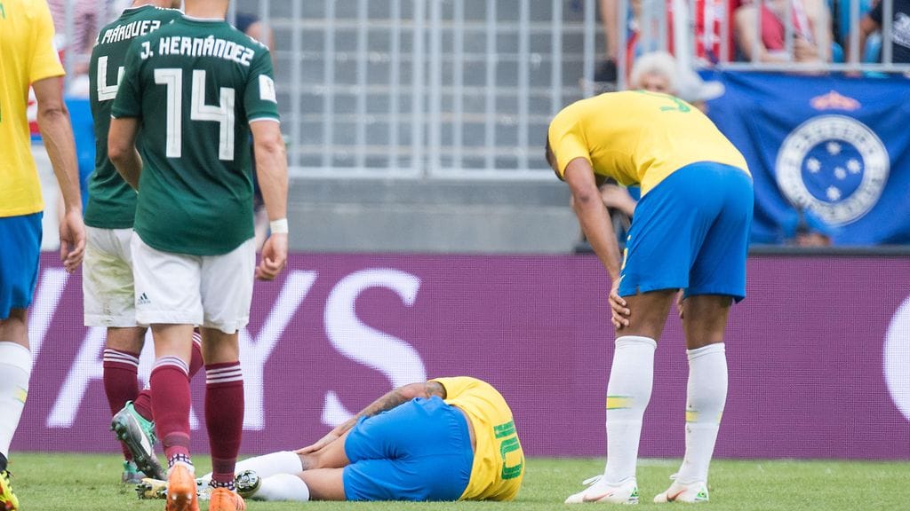 Neymarin kierimiset Meksio-neljännesvälieräottelussa herättivät kovaa kritiikkiä ympäri jalkapallomaailmaa.