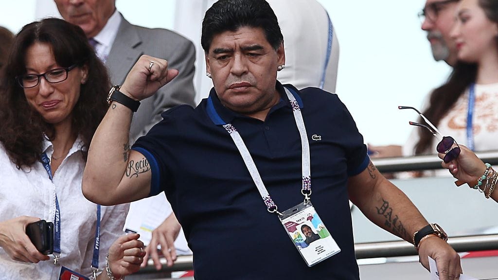 Jalkapallolegenda Diego Maradona laukoi kovia kommentteja Kolumbian ja Englannin neljännesvälieräottelun jälkeen.