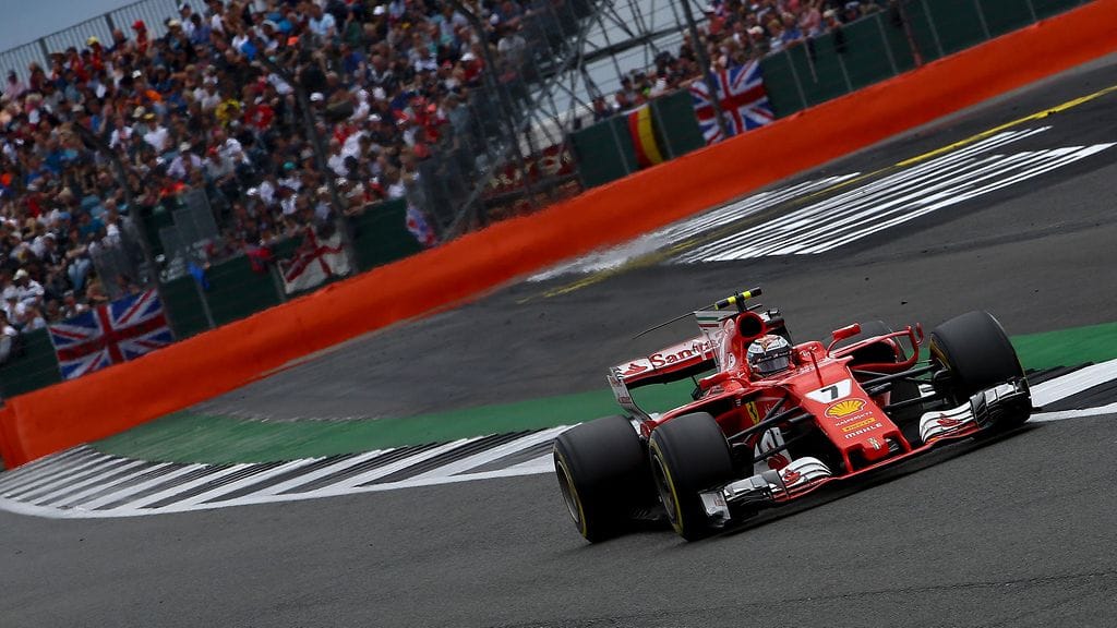 Viime vuonna Kimi Räikkönen koki suuria haasteita Silverstonen GP:n loppuhetkillä rengasrikon takia.