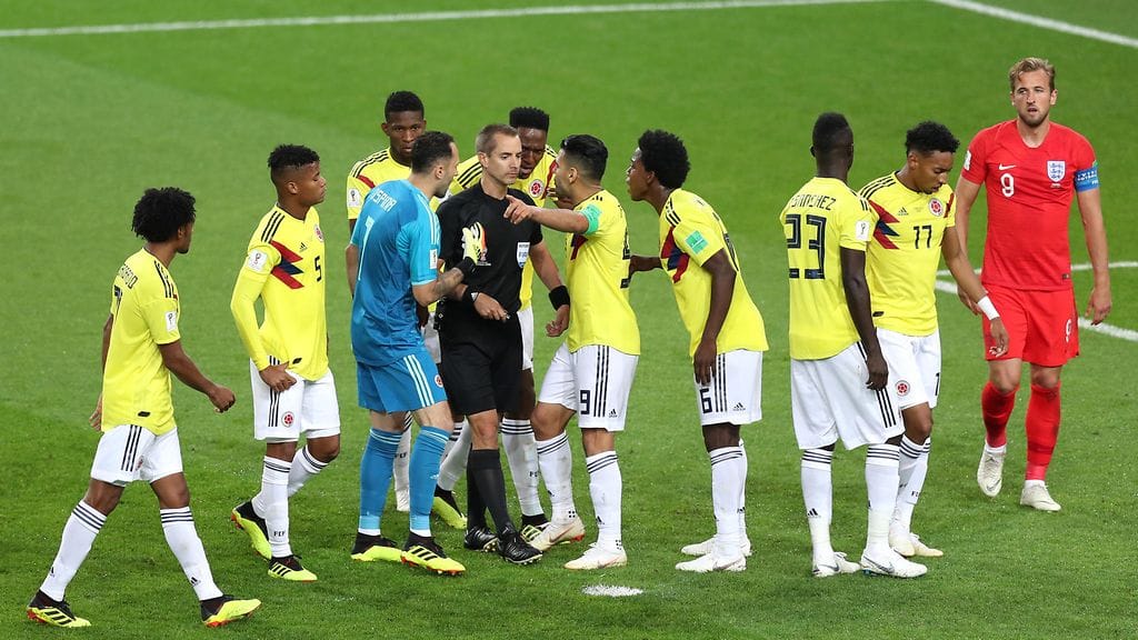 Englannille tuomittu pilkku aiheutti kolumbialaisen torikokouksen.