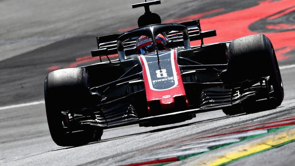 Haasin F1-kuski Romain Grosjean ajoi seinään Britannian GP:n 1. harjoituksissa.