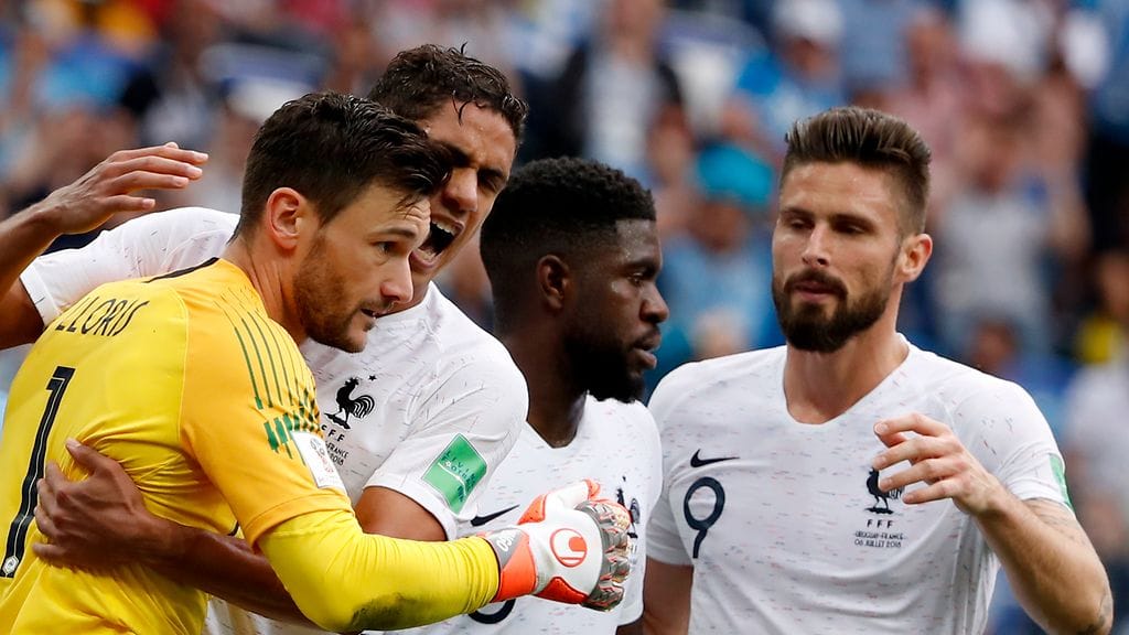 Ranska johtaa avauspuoliajan jälkeen 1-0.