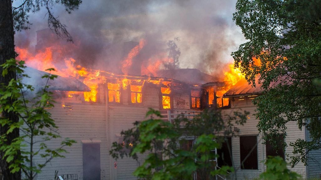 Poliisi tutkii tulipalon syytä.