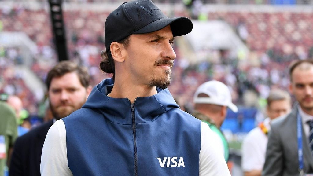 Zlatan Ibrahimovic saa vaihtaa Visan sponsorikamppeet Englannin nuttuun vedonlyöntimaksun yhteydessä.