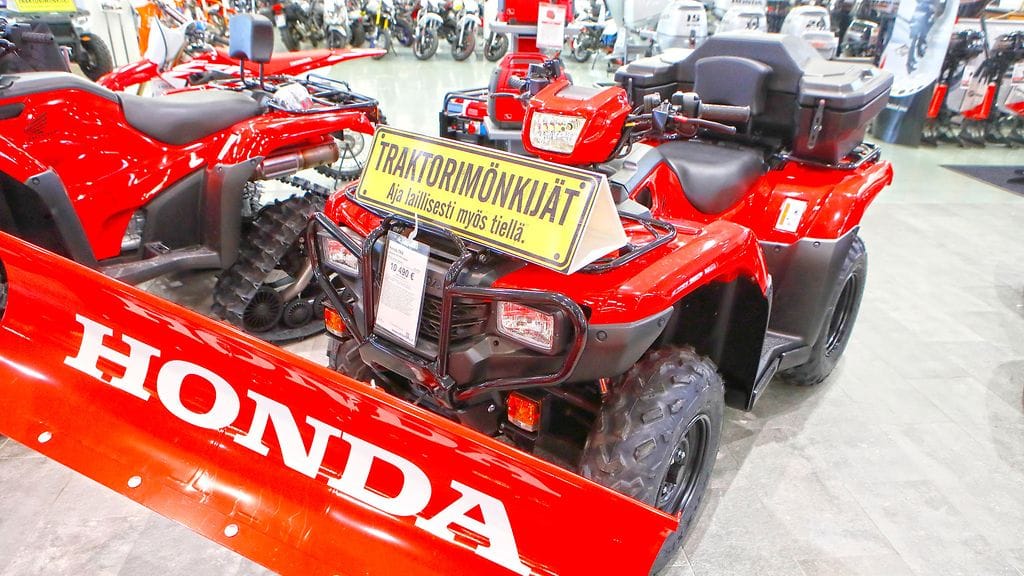 Kuvituskuvaa traktorimönkijästä.