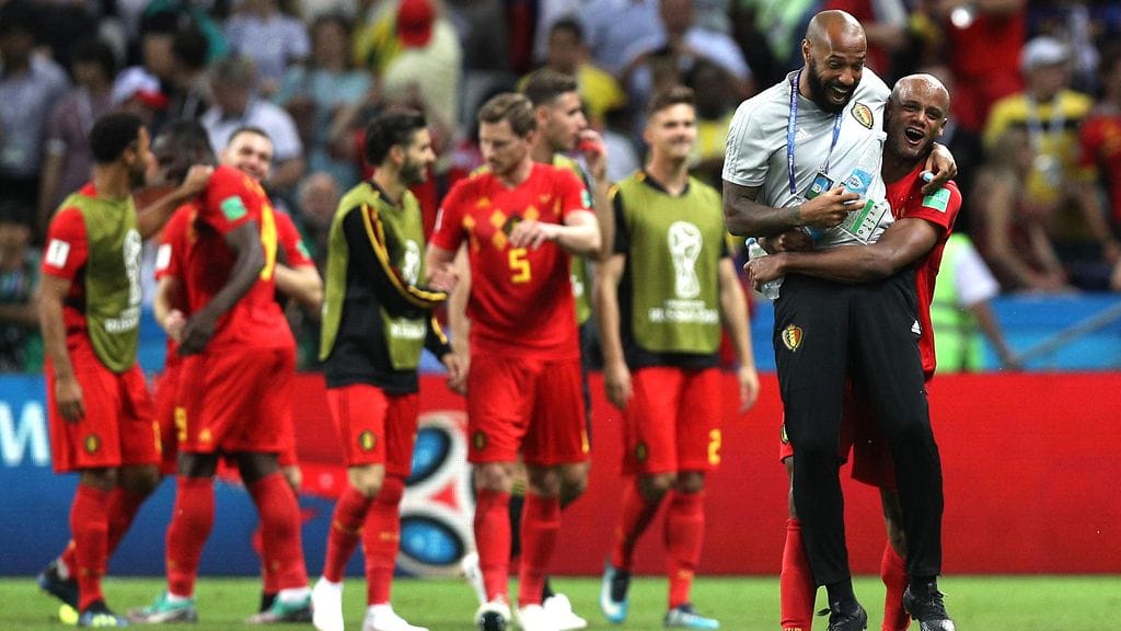 Thierry Henrysta on tullut Belgian maajoukkueelle maskotti. Vincent Kompany otti legendaan syliinsä puolivälierävoitossa Brasiliaa vastaan.