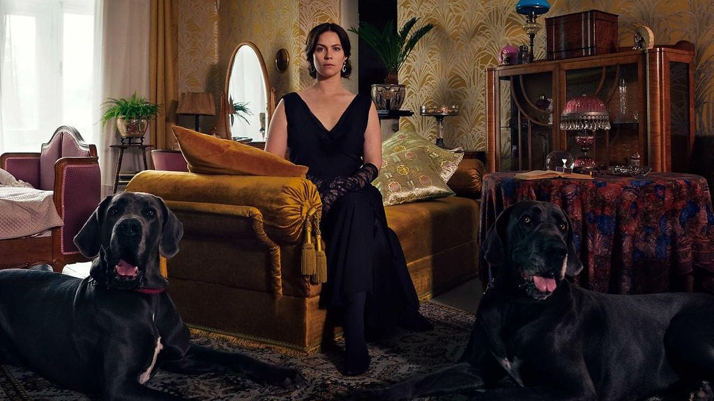 Marian Paratiisi -elokuvan pääroolissa nähdään Pihla Viitala. Koirien roolijaosta ensi-iltansa vuonna 2019 saavassa elokuvassa ei ole tietoa.