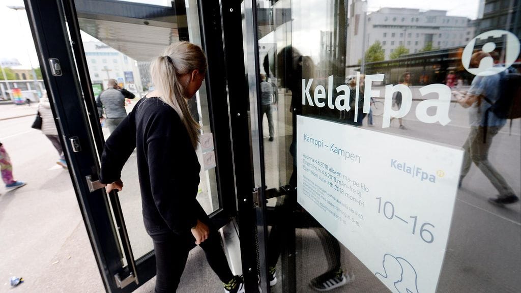 Kelan aamulla alkaneet ongelmat verkkopalveluissa jatkuivat noin iltapäiväkolmeen.