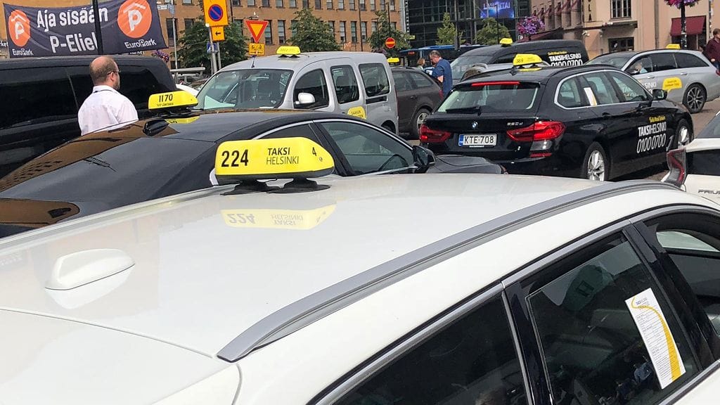 Takseja rautatieasemalla Helsingissä