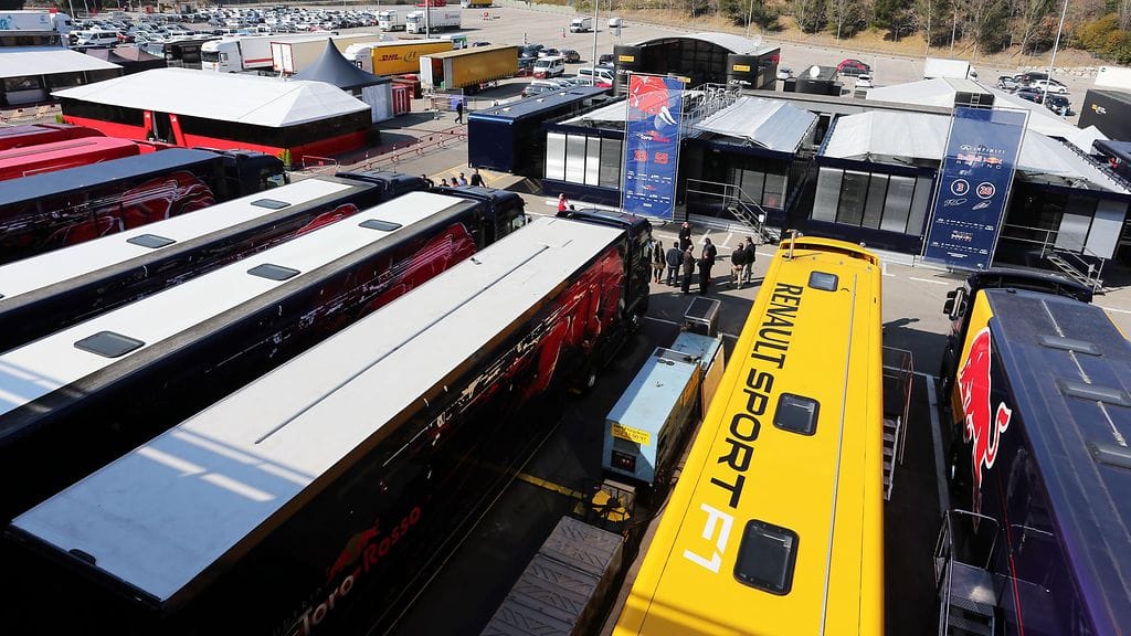 F1-tallien rekat paikalla kisavarikolla.