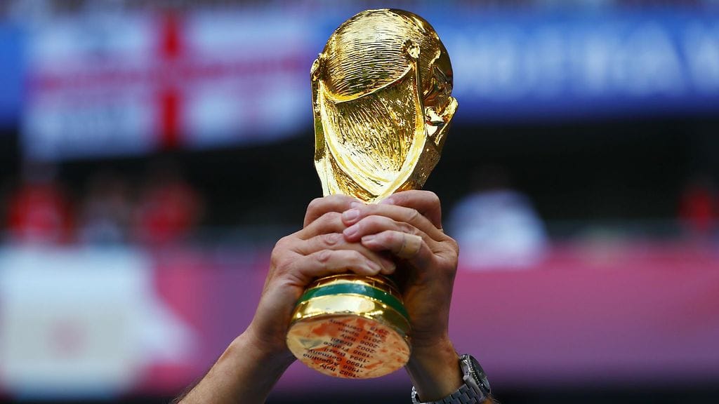 Kuka nostelee MM-pokaalia sunnuntai-iltana?