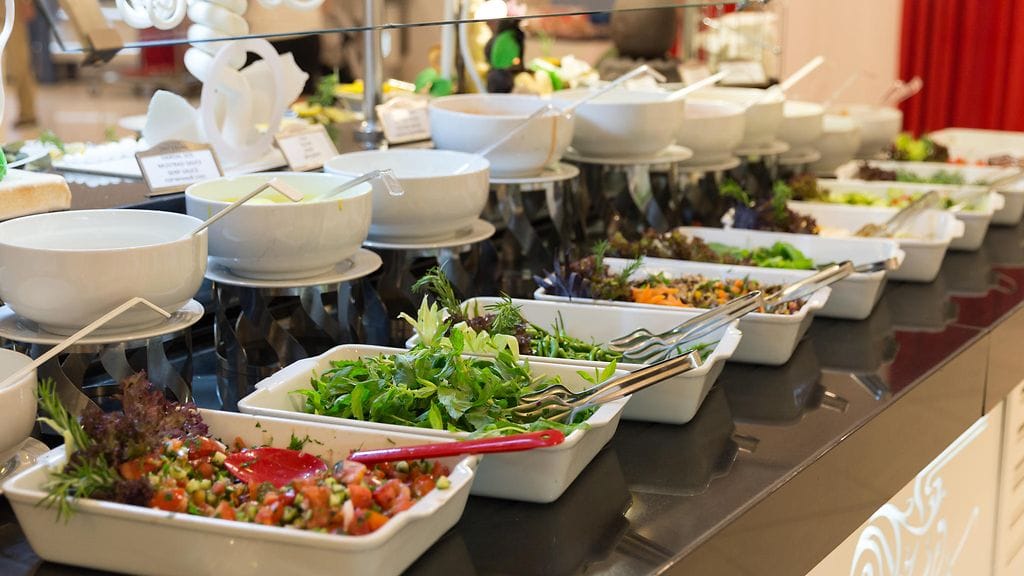 buffet salaatti noutopöytä ruoka
