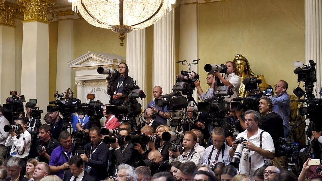 Tiedotustilaisuus pressi presidentinlinnassa