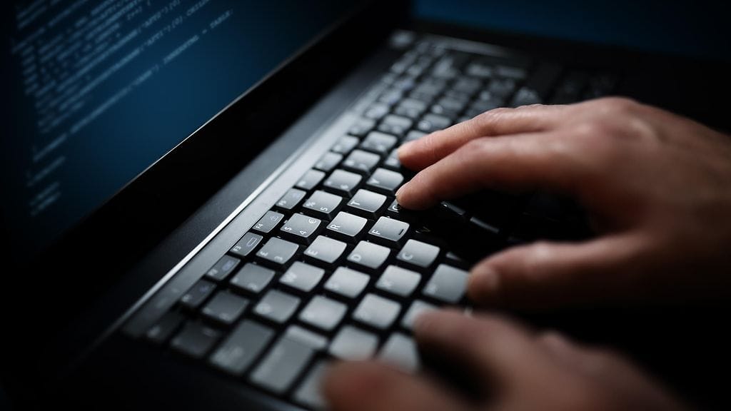 Viime vuosina vaaleissa on pyritty vaikuttamaan esimerkiksi hakkeroimalla tai automatisoiduilla Twitter-tileillä.