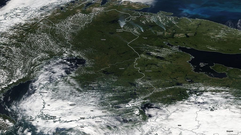Nasan satelliittikuvista on erotettavissa maastopaloja Suomen itärajalla sekä Venäjällä.