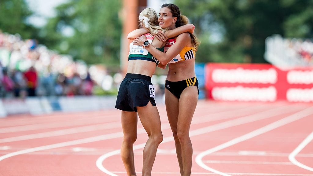 Alisa Vainio ja Kristiina Mäki.