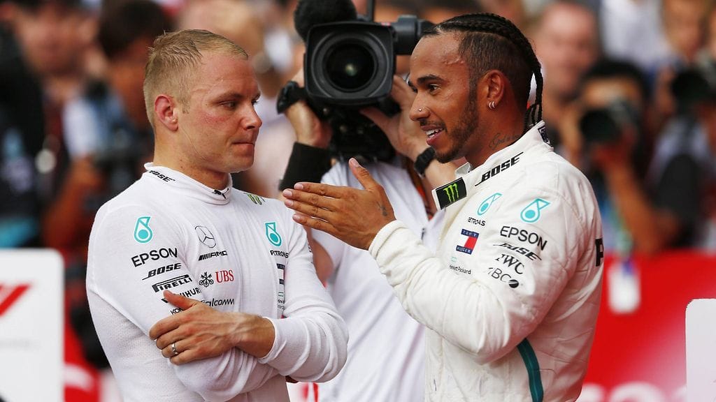 Valtteri Bottas (vasemmalla) ja Lewis Hamilton (oikealla) kävivät kovaa taistelua Saksan GP:n uusintalähdön jälkeen.