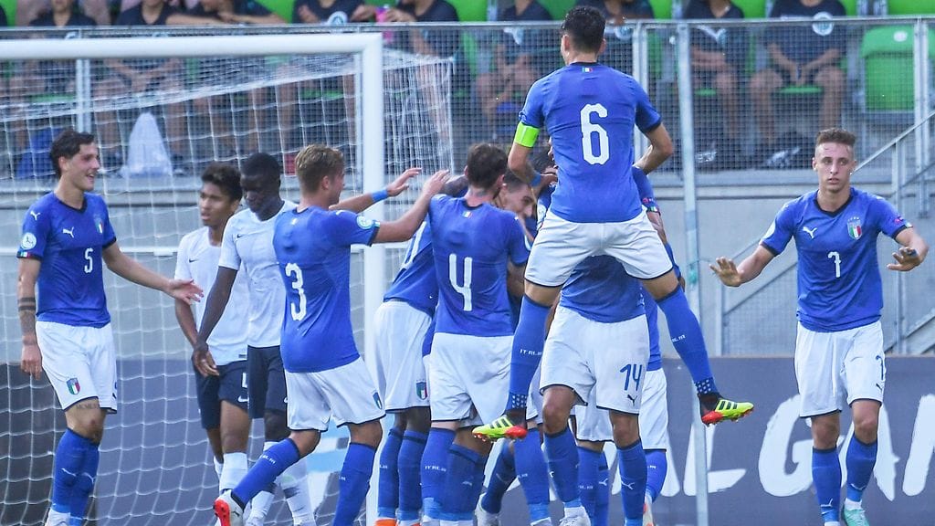 Italia eteni EM-finaaliin.