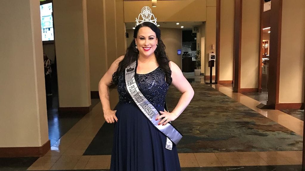 Suomen Niina Kuhta kruunattiin Miss Plus World Ambassadoriksi eli kansainväliseksi lähettilääksi ensimmäisissä Miss Plus World -kilpailuissa Yhdysvalloissa.