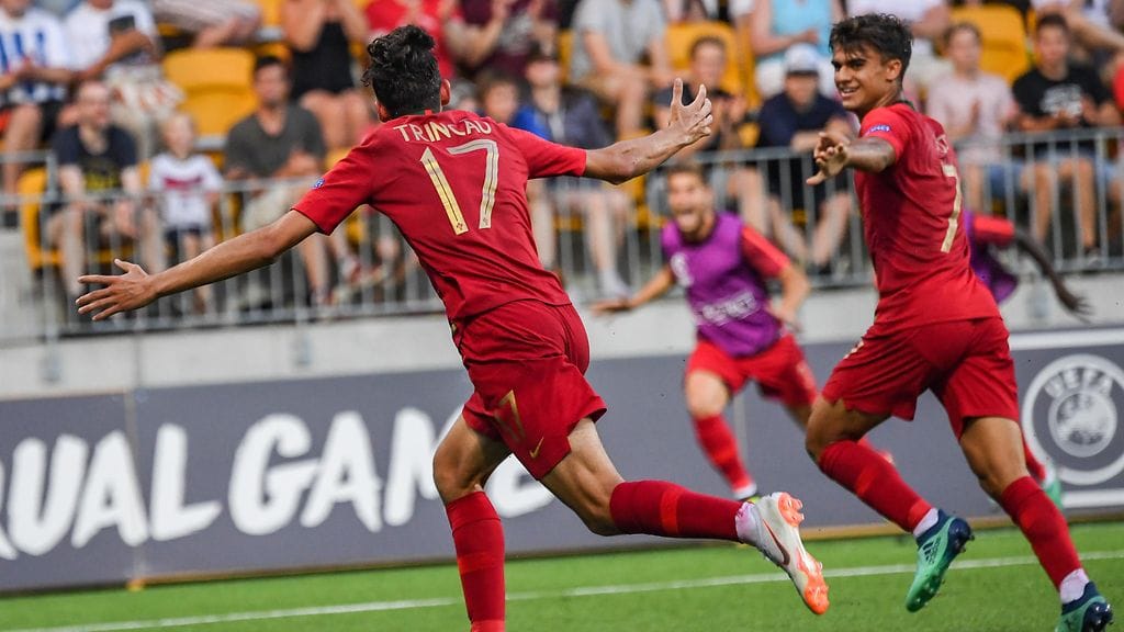 Portugali juhli Seinäjoella värikkäiden vaiheiden jälkeen.