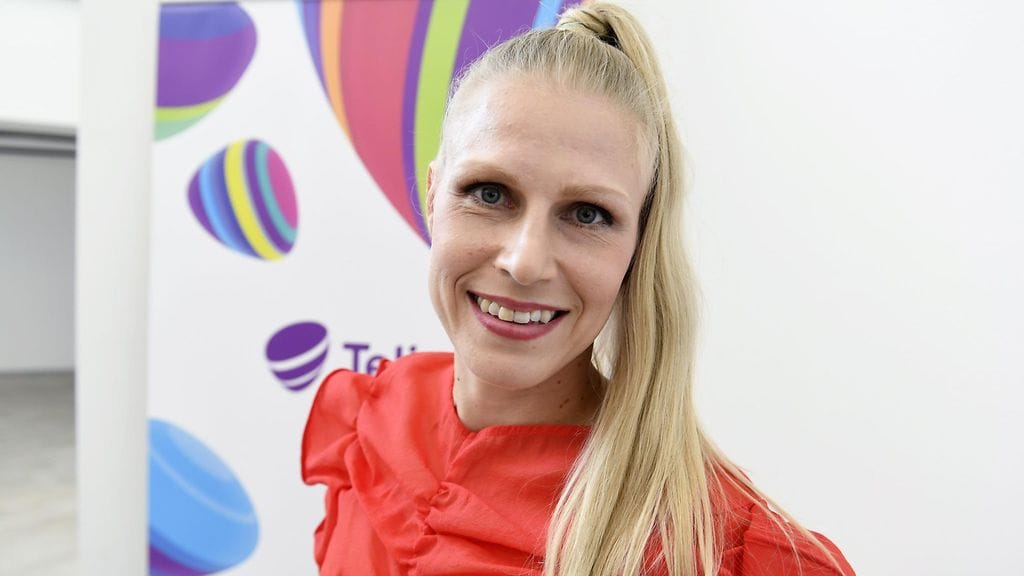 Saija Tarkki toimii yhtenä Telian liiga-asiantuntijana.