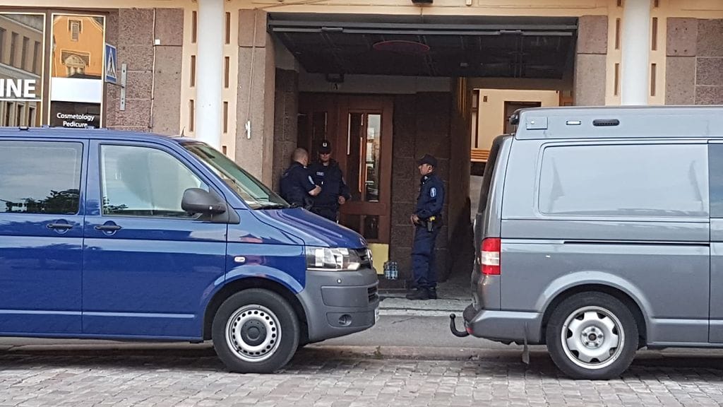 Kasarmikadun poliisioperaatio, kasarmikatu, poliisi