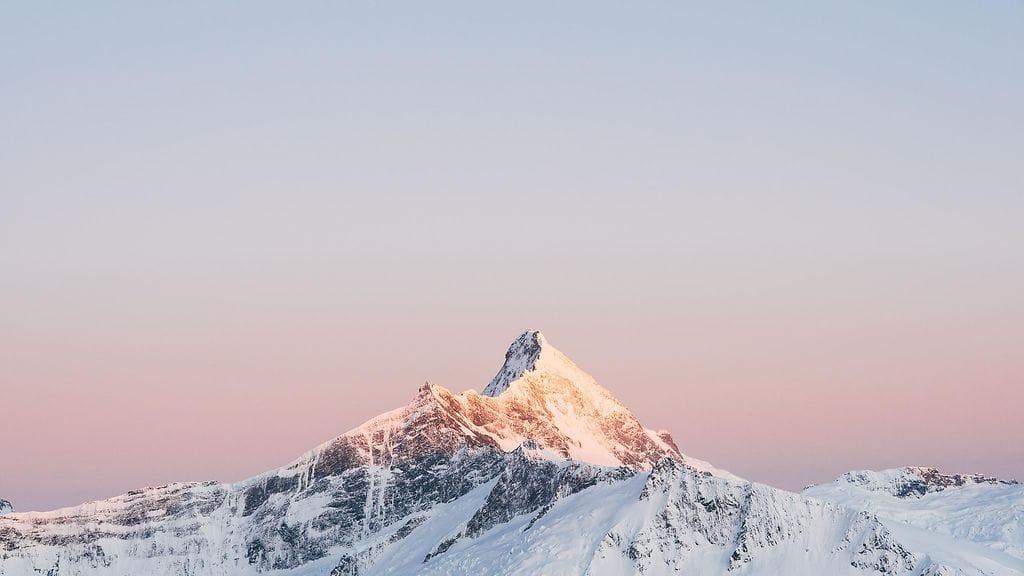 Uudessa-Seelannissa sijaitseva Mount Aspiring kohoaa 3033 metrin korkeuteen.