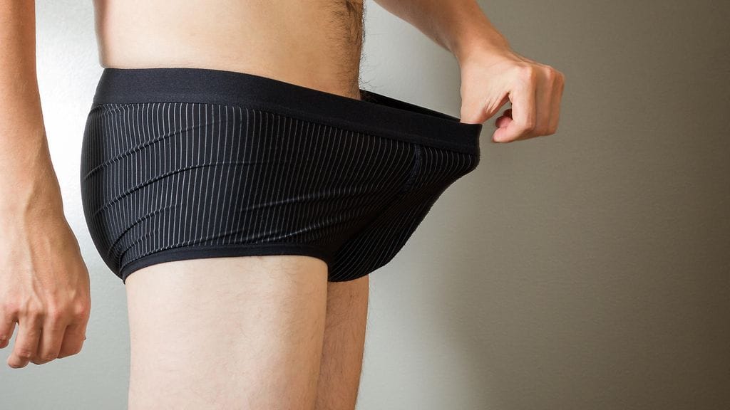 Mangena, 29, uskoo poikaystävänsä peniksen olevan "epänormaalin suuri". Kuvituskuva.