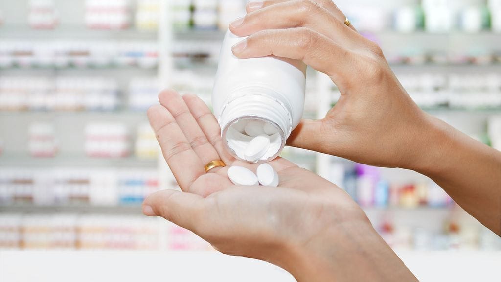 Nainen ihmetteli, kun lääkäri määräsi opiodeja. Kuvituskuva.