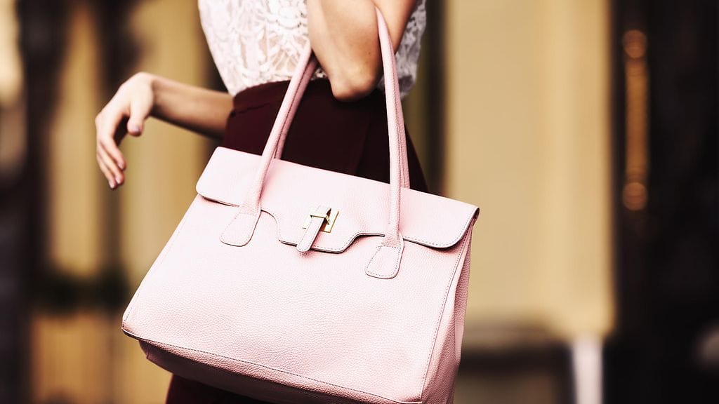 Australialaisnaisen kymppitonneja maksanut laukku tuhottiin, koska hänellä ei ollut alligaattorinnahkaiselle veskalle tarvittavia lupia.