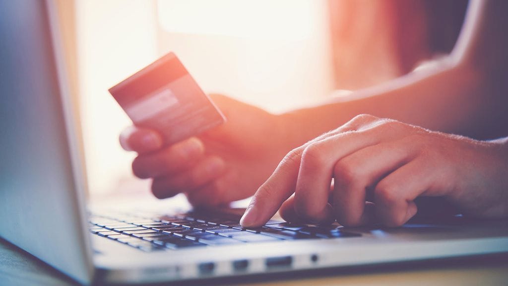 Verkkokaupat tuovat oman lisänsä shoppailuriippuvuuteen. Kuvituskuva.