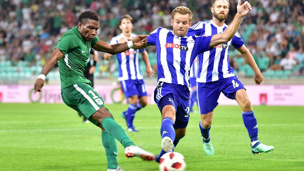 HJK:n Mikko Sumusalo yritti estellä, mutta Issah Abass teki kaksi maalia ja HJK hävisi Eurooppa-liigan karsintaottelun 0-3.