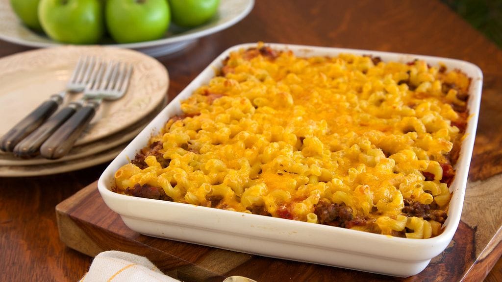 Makaronilaatikko on suomalaisten arkiruokien klassikko. Kuvituskuva.