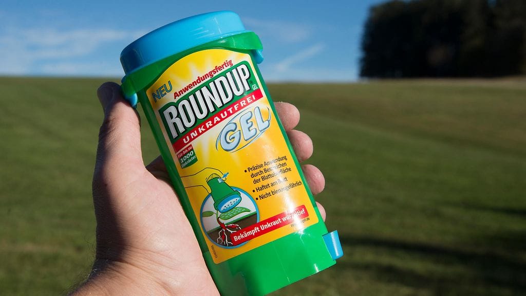 Rikkakasvien torjunta-aine Roundup on Bayerin valmistama tuote, jota myydään myös Suomessa.